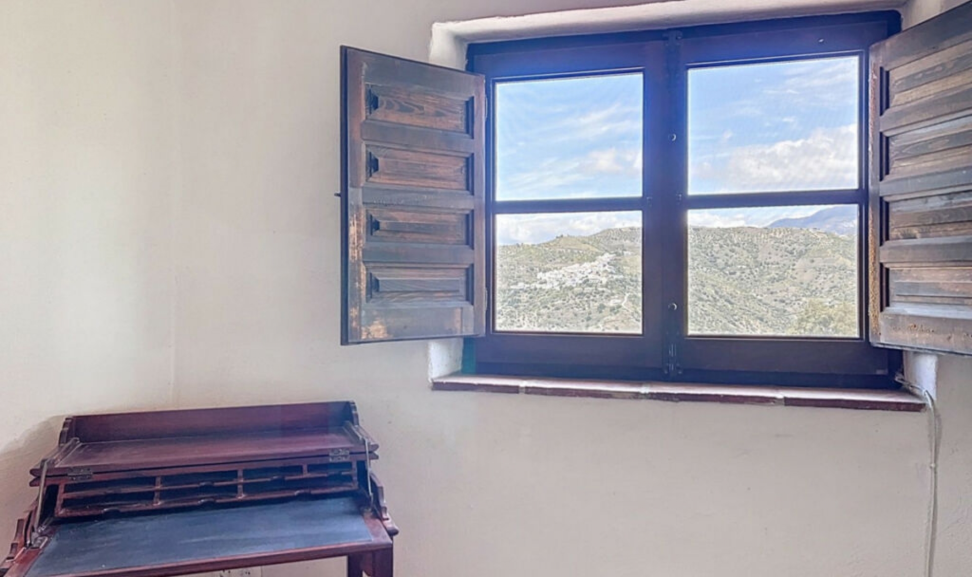 Resale - House -
Sayalonga