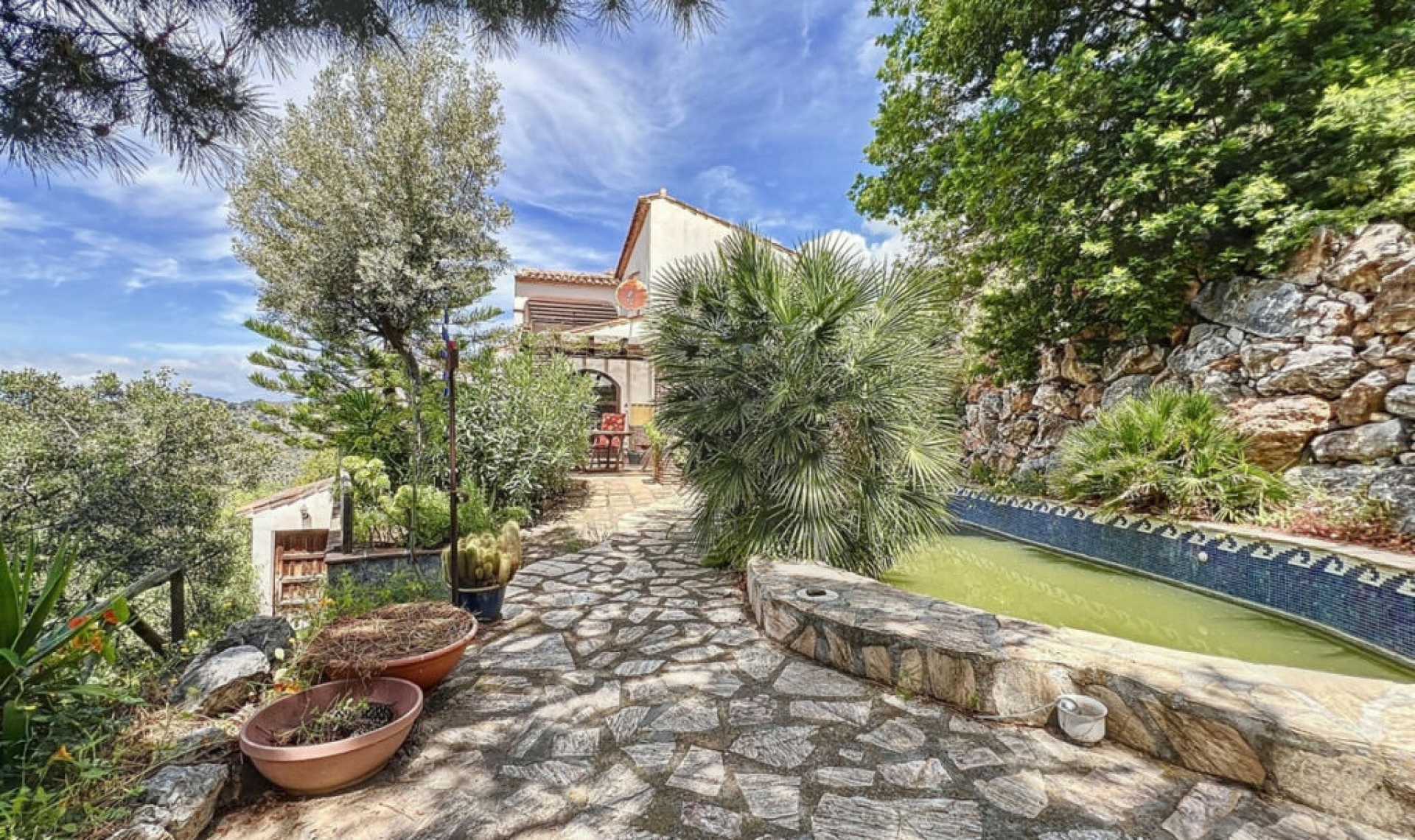 Resale - House -
Sayalonga