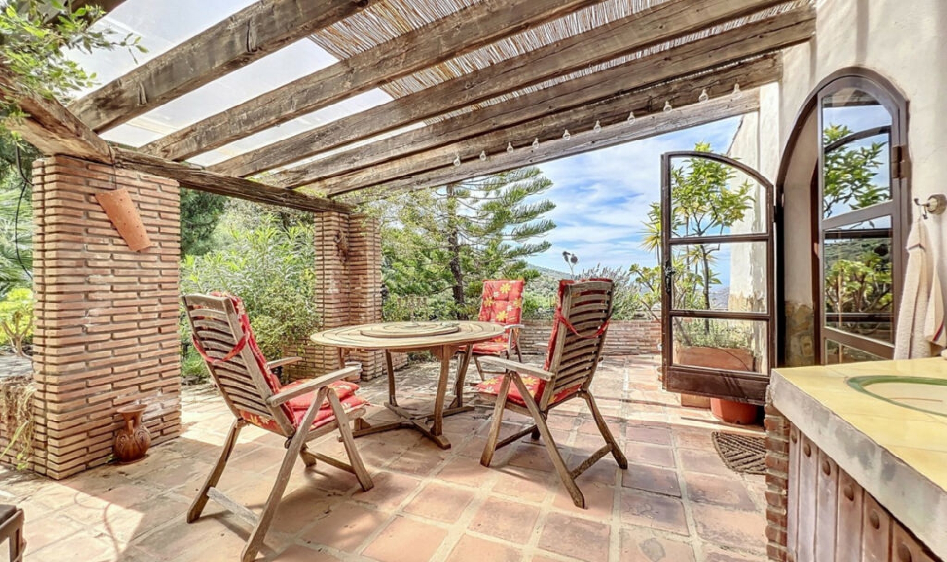Resale - House -
Sayalonga