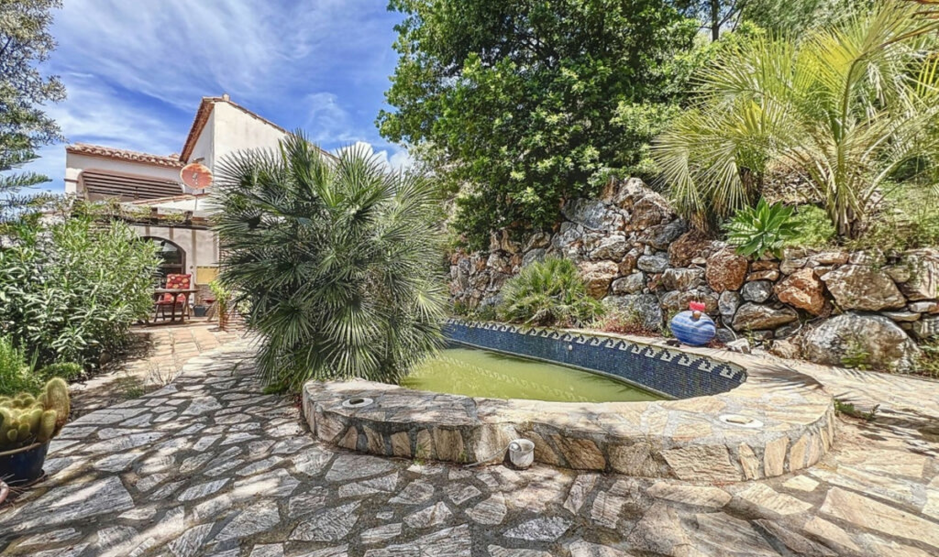 Resale - House -
Sayalonga