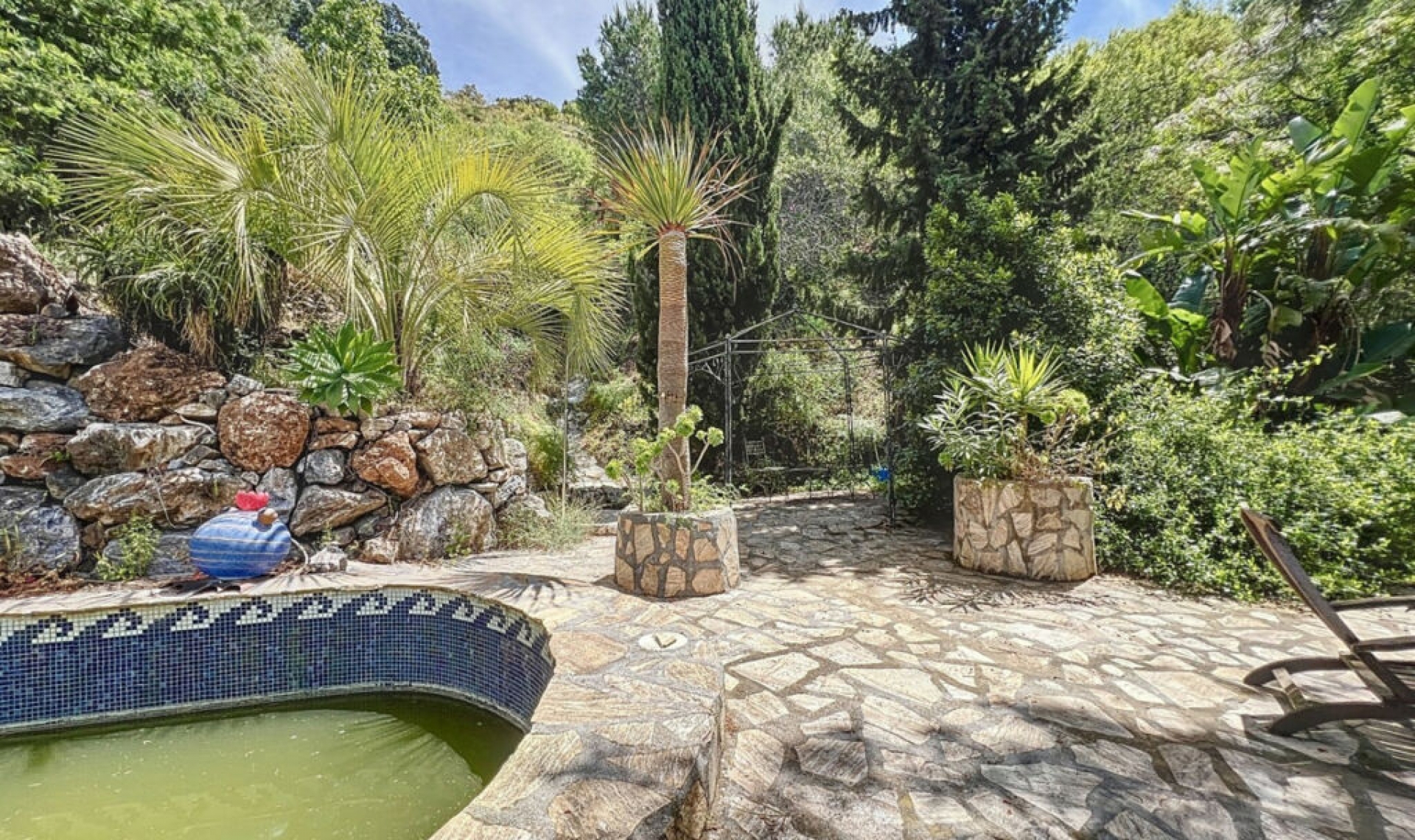 Resale - House -
Sayalonga