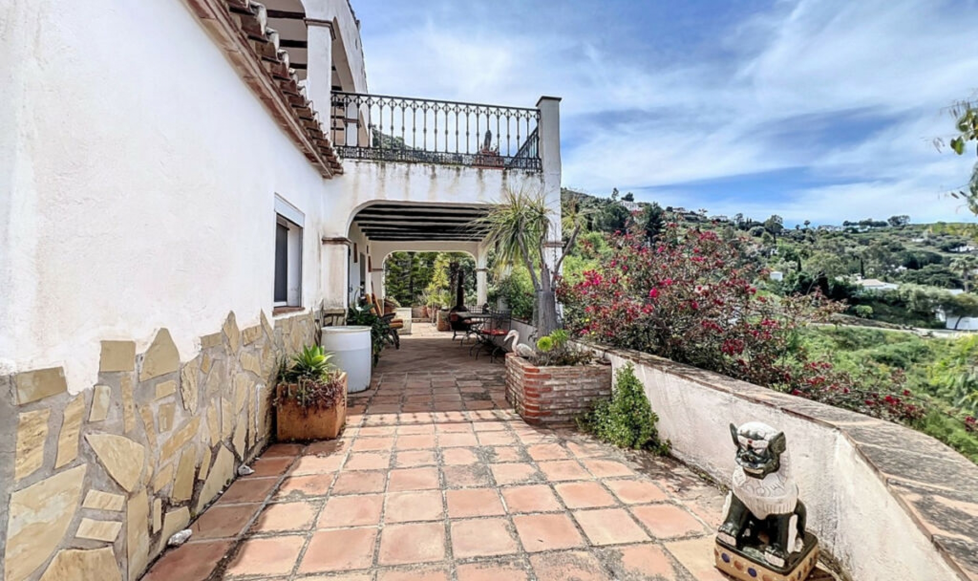 Resale - House -
Sayalonga