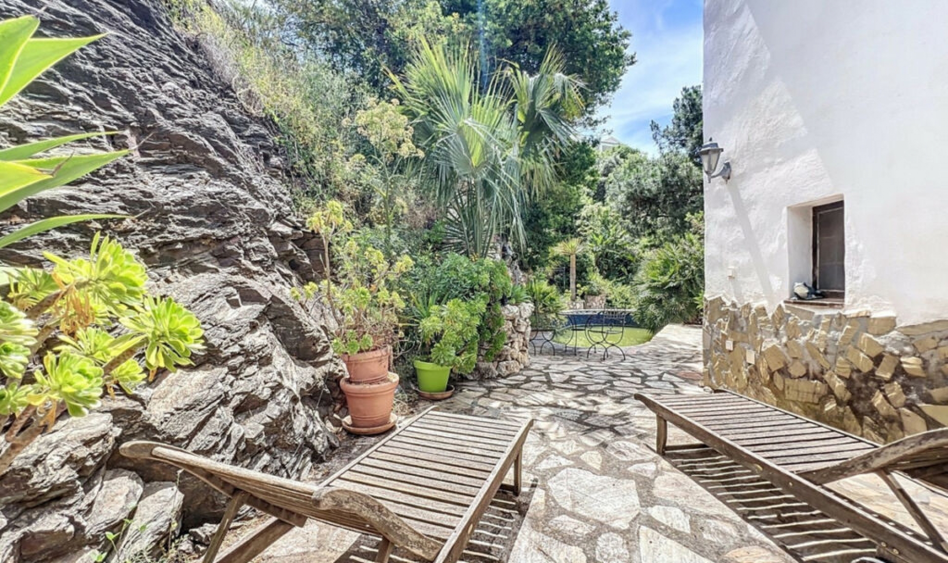 Resale - House -
Sayalonga