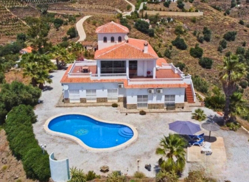 Resale - House -
Sayalonga