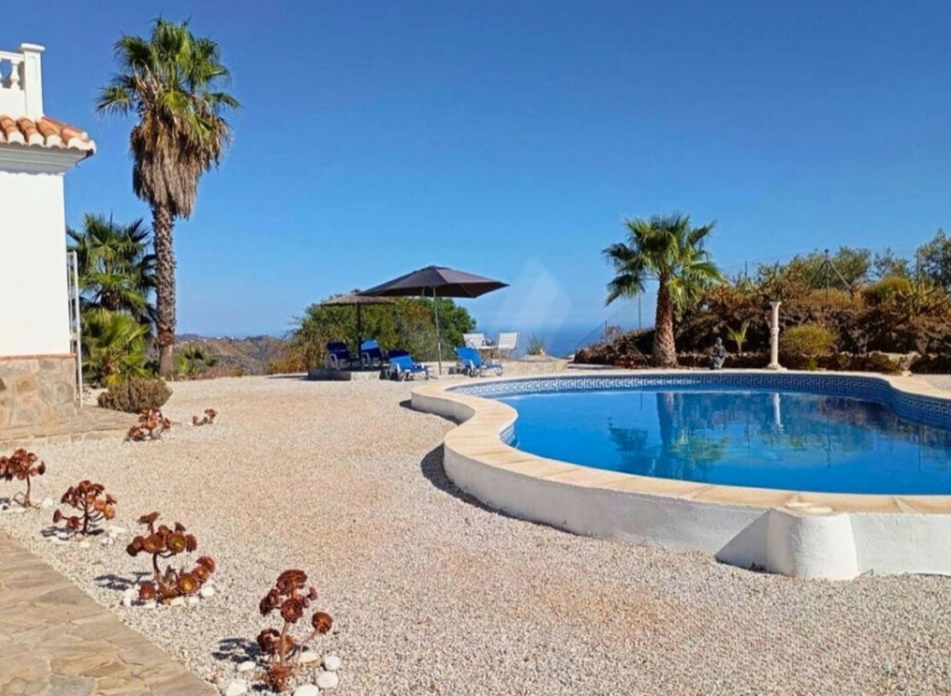 Resale - House -
Sayalonga