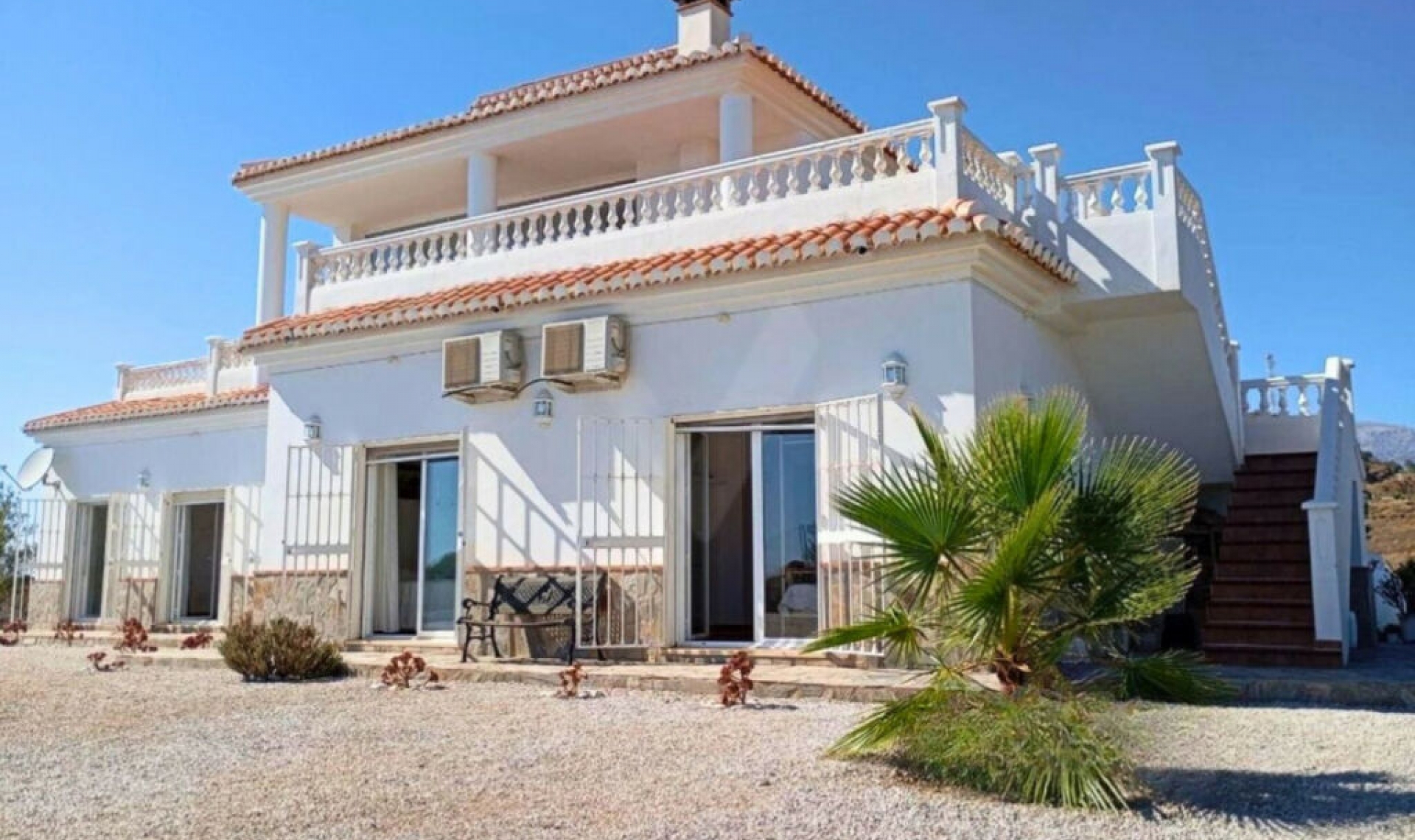 Resale - House -
Sayalonga