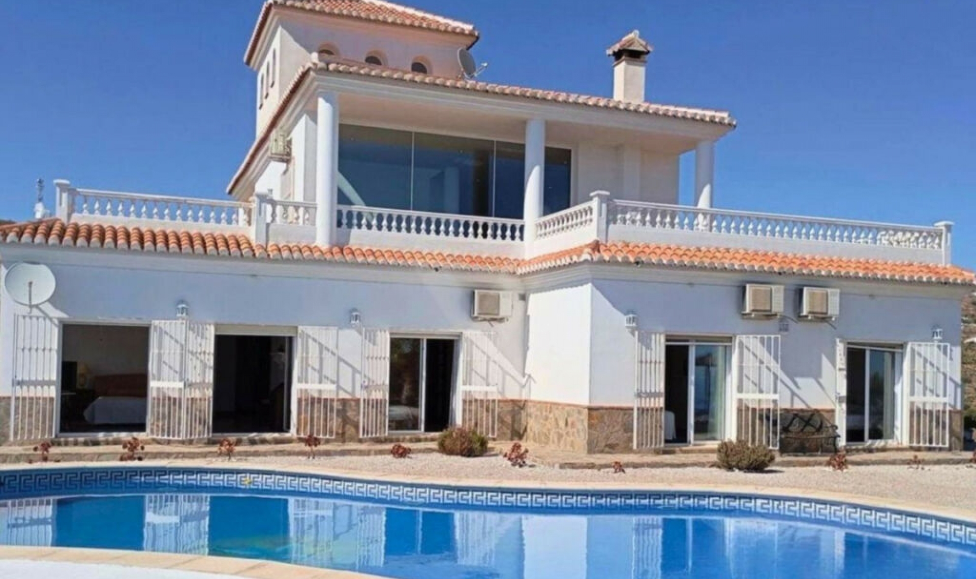 Resale - House -
Sayalonga