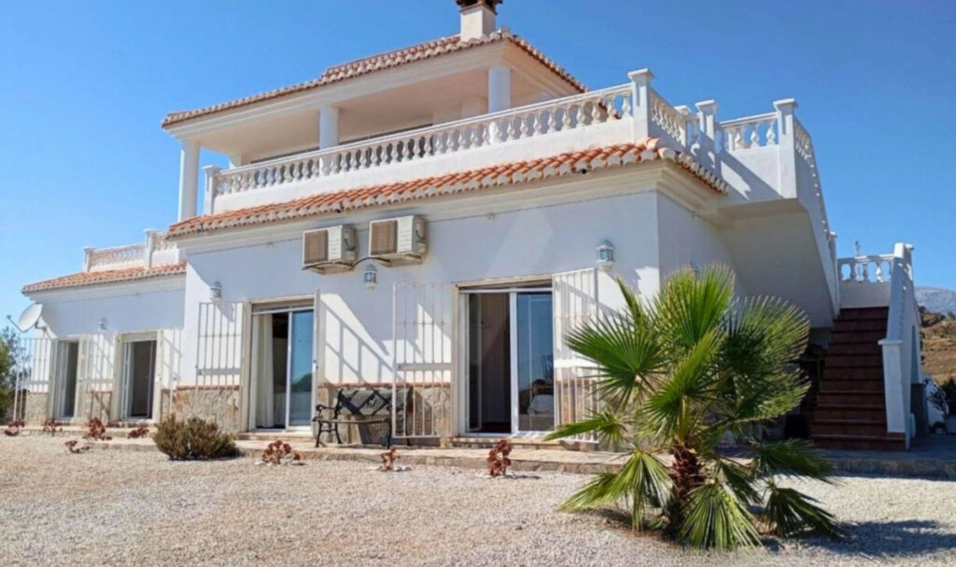 Resale - House -
Sayalonga