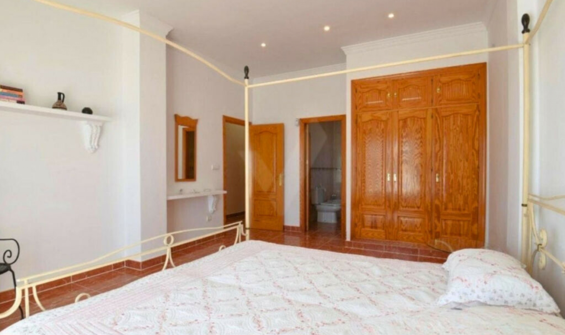 Resale - House -
Sayalonga