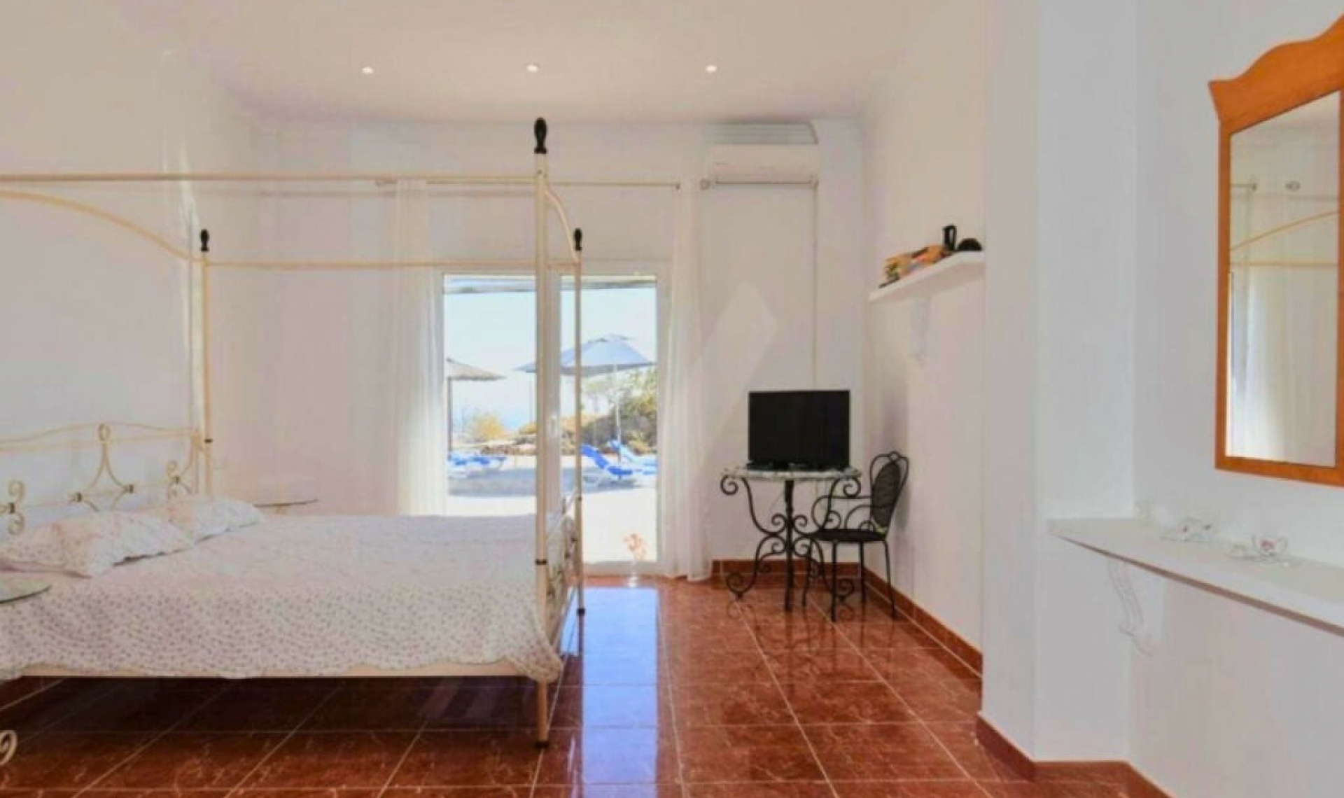 Resale - House -
Sayalonga