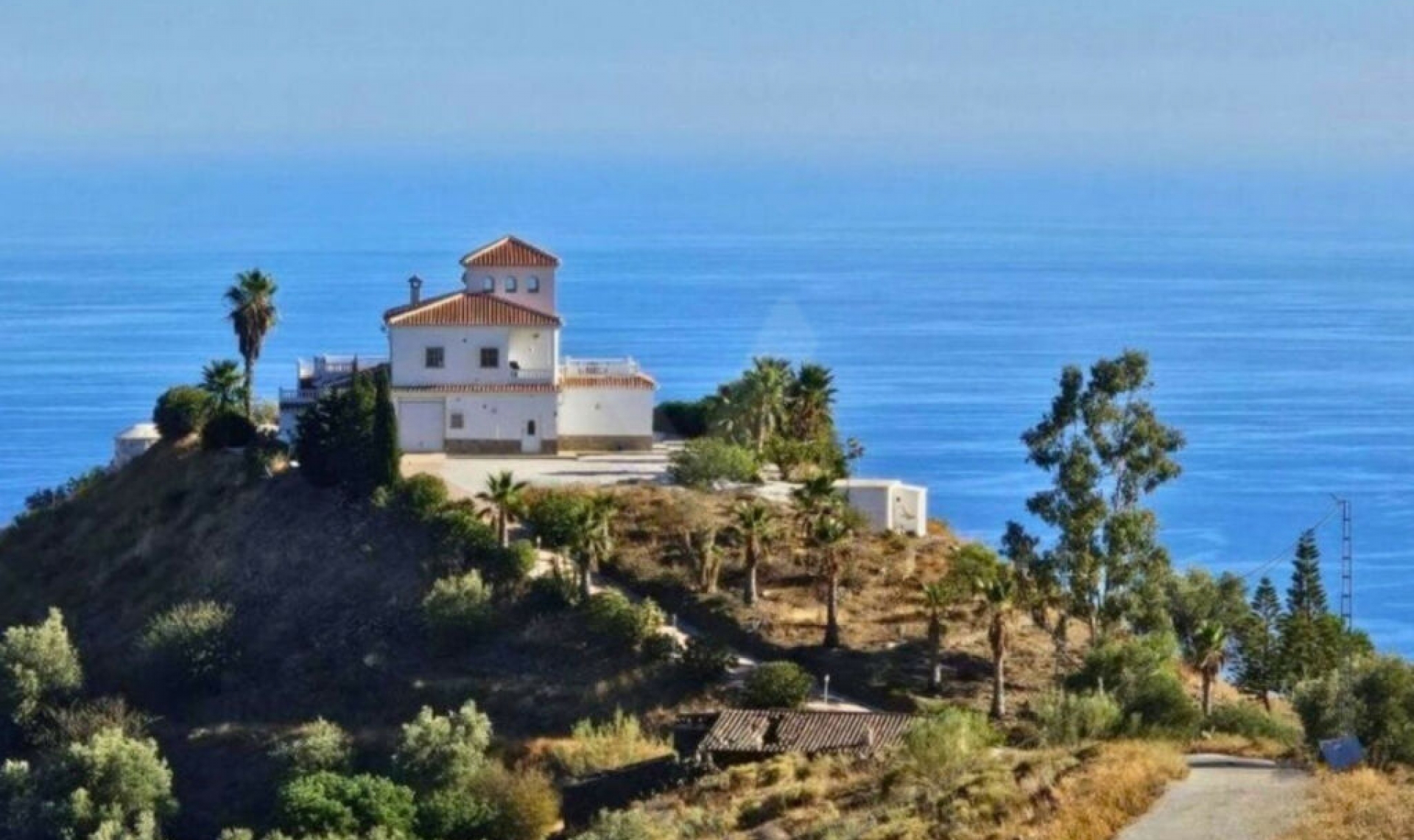 Resale - House -
Sayalonga