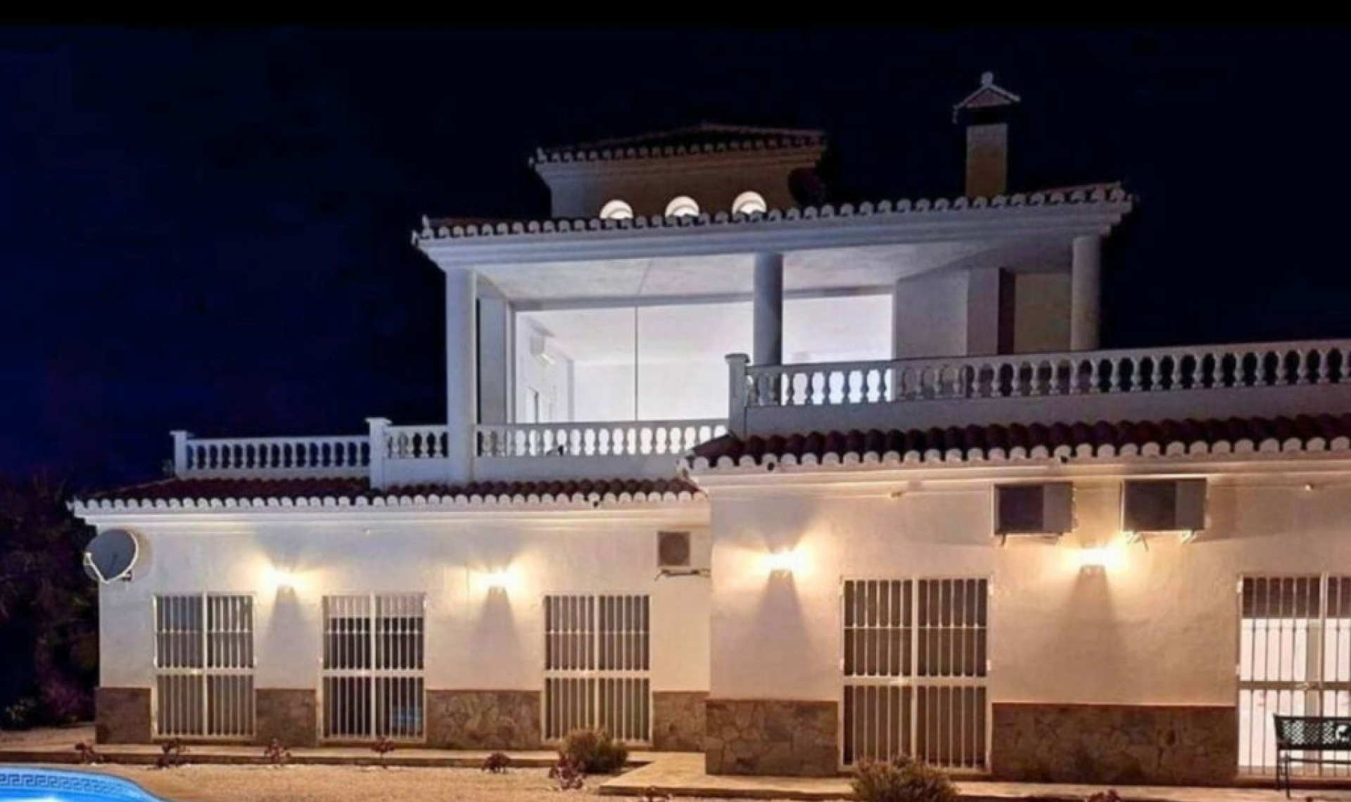 Resale - House -
Sayalonga