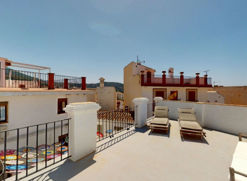 Resale - House -
Sedella