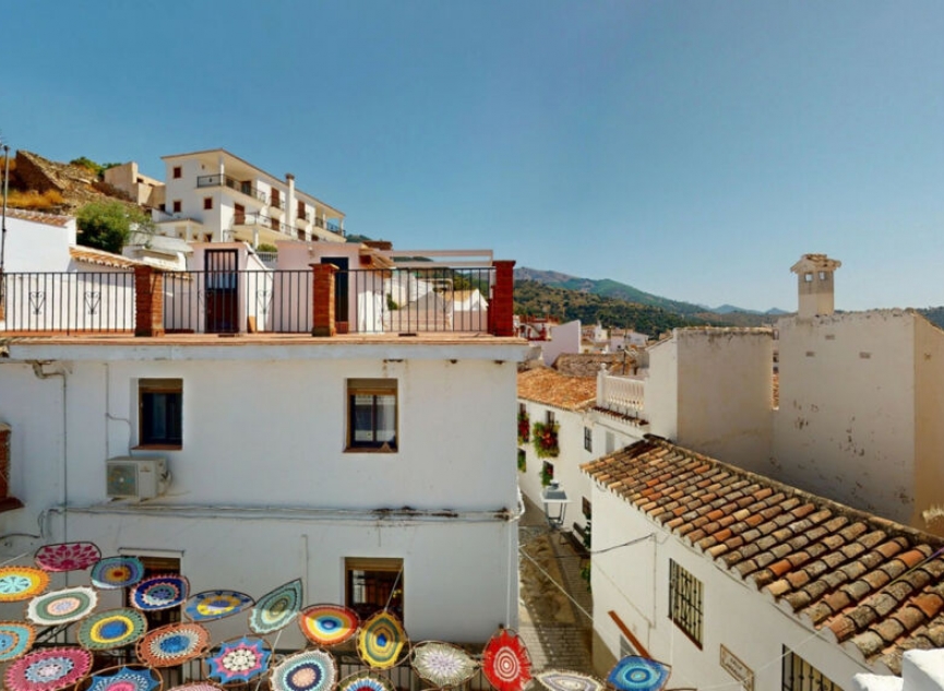 Resale - House -
Sedella