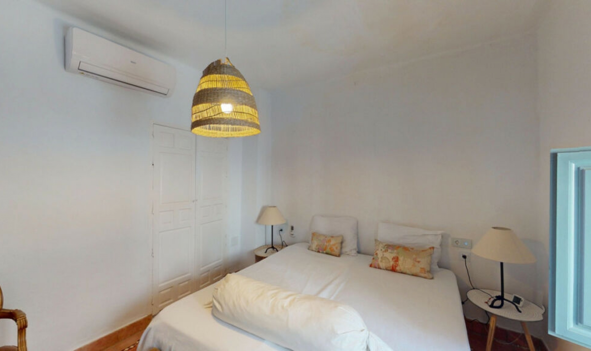 Resale - House -
Sedella