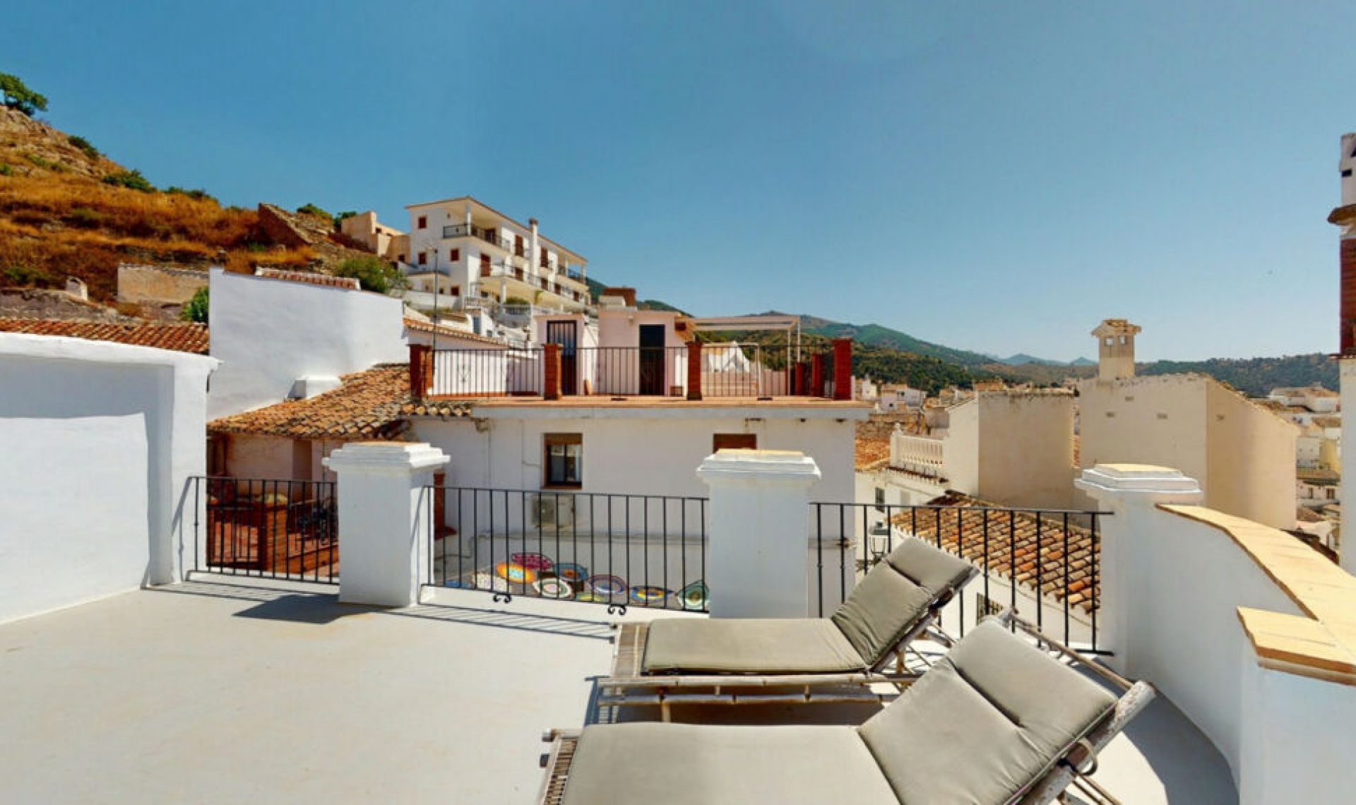 Resale - House -
Sedella