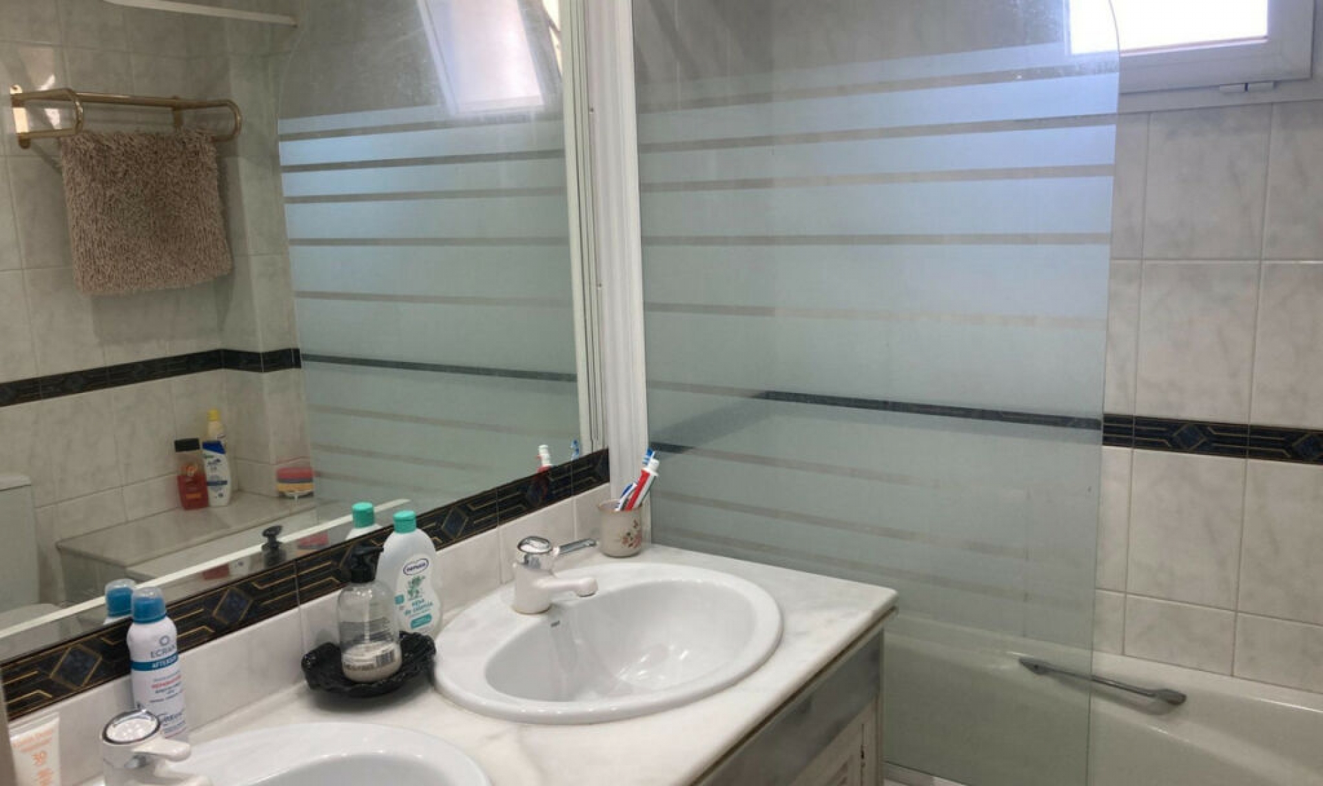 Resale - House -
Selwo