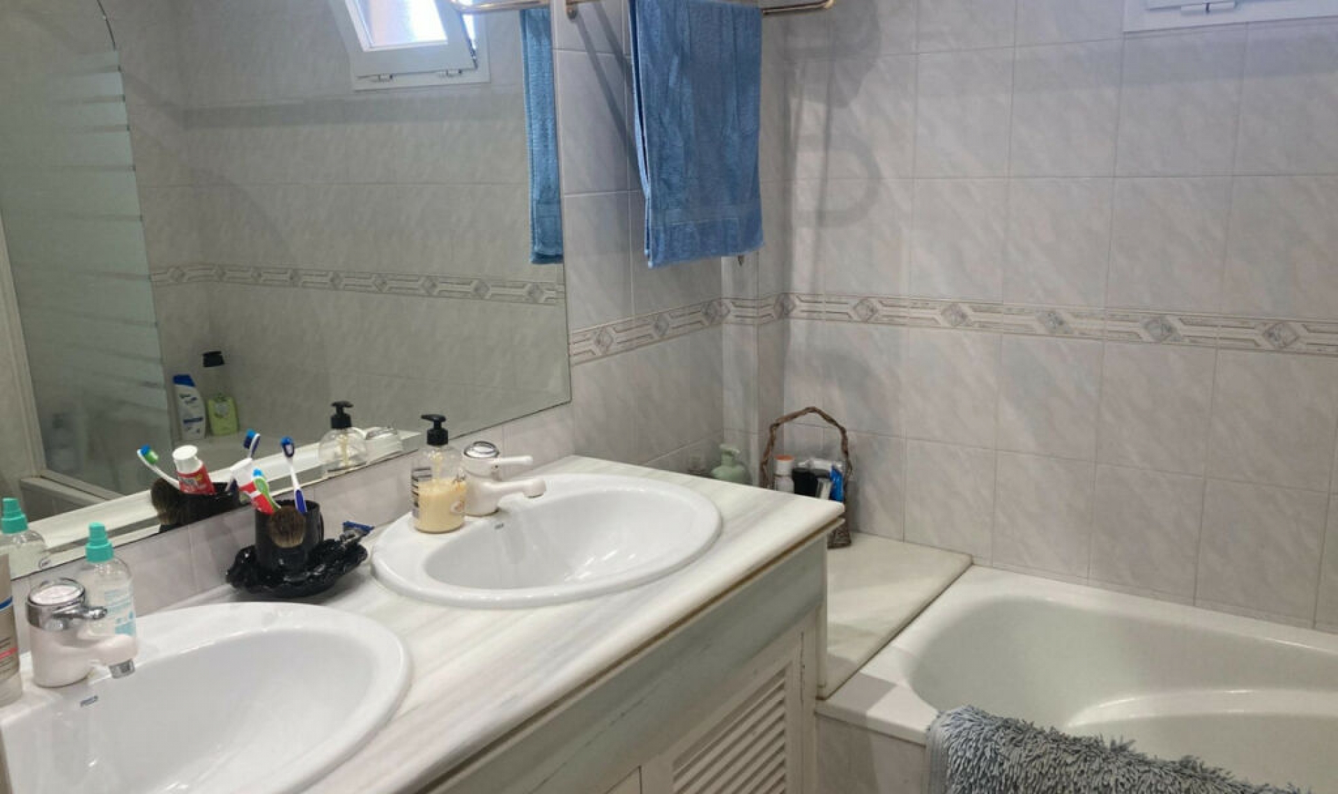 Resale - House -
Selwo