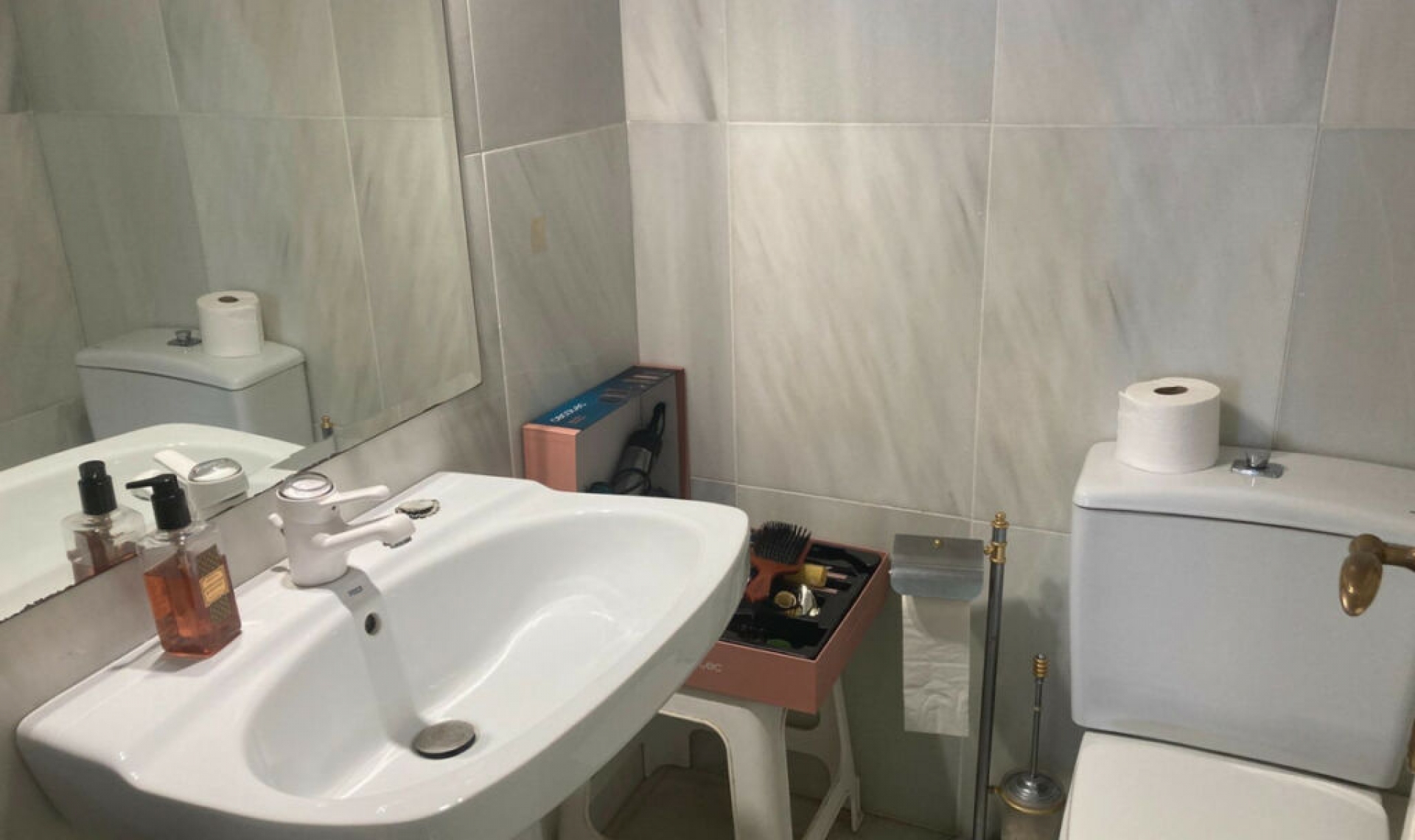 Resale - House -
Selwo