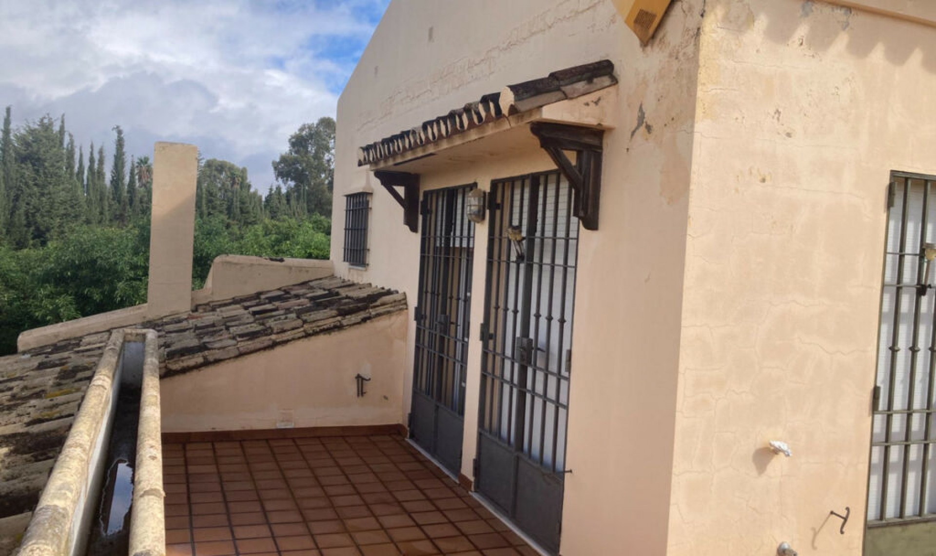 Resale - House -
Selwo