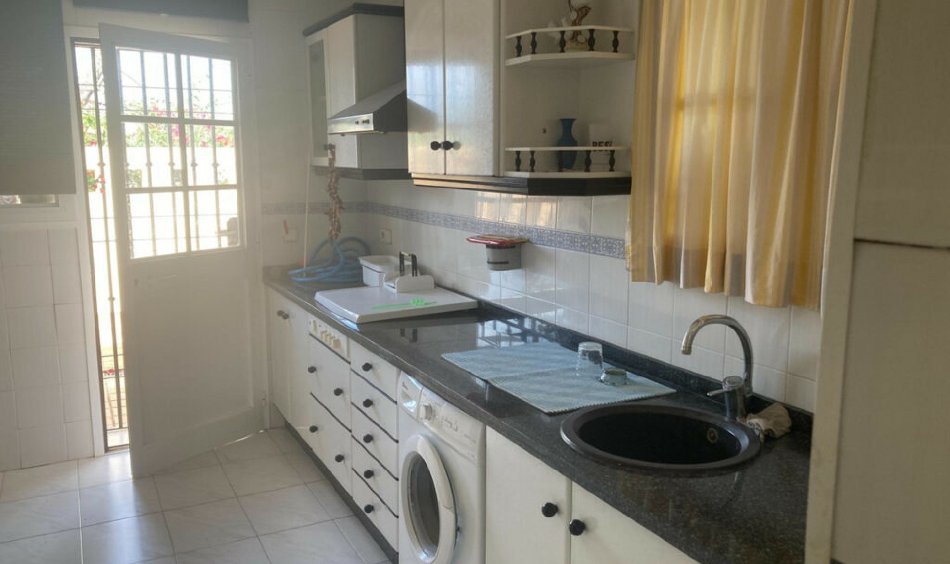 Resale - House -
Selwo