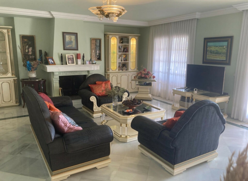 Resale - House -
Selwo