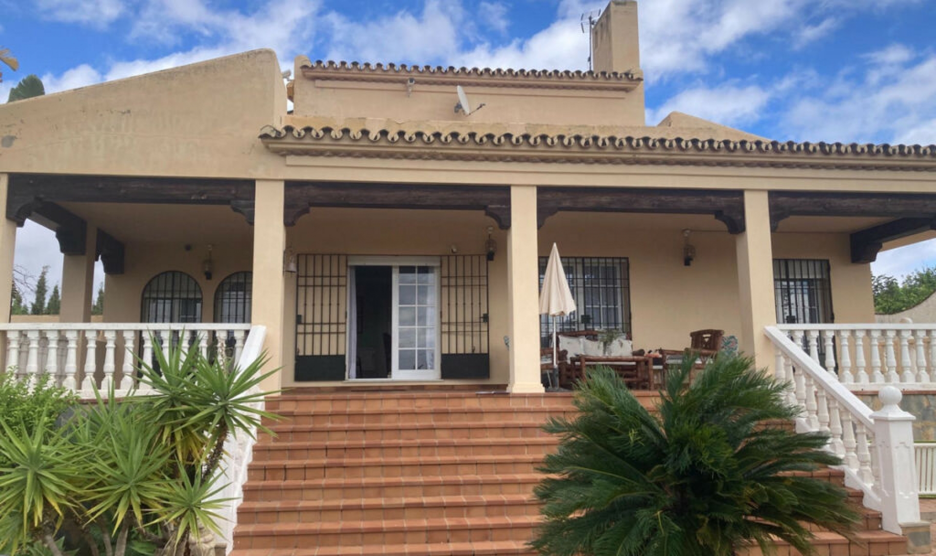 Resale - House -
Selwo