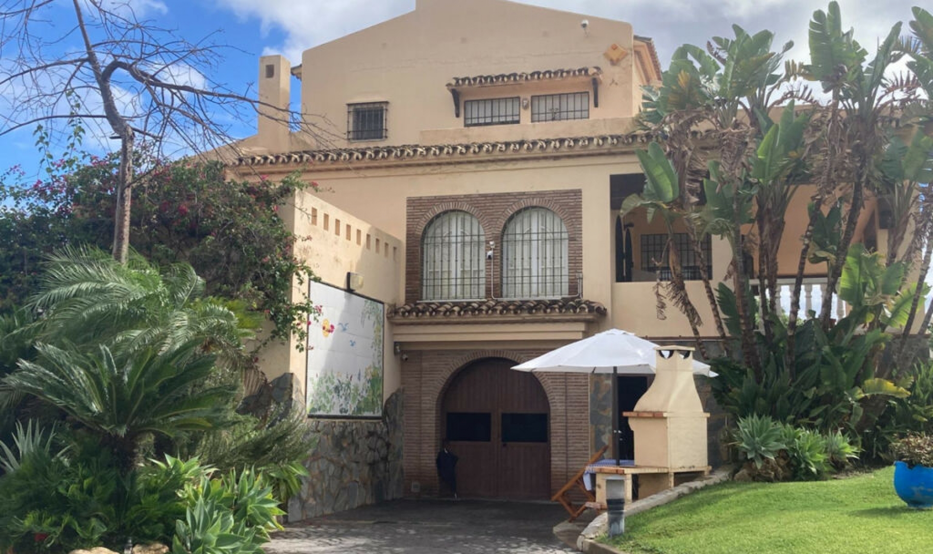 Resale - House -
Selwo