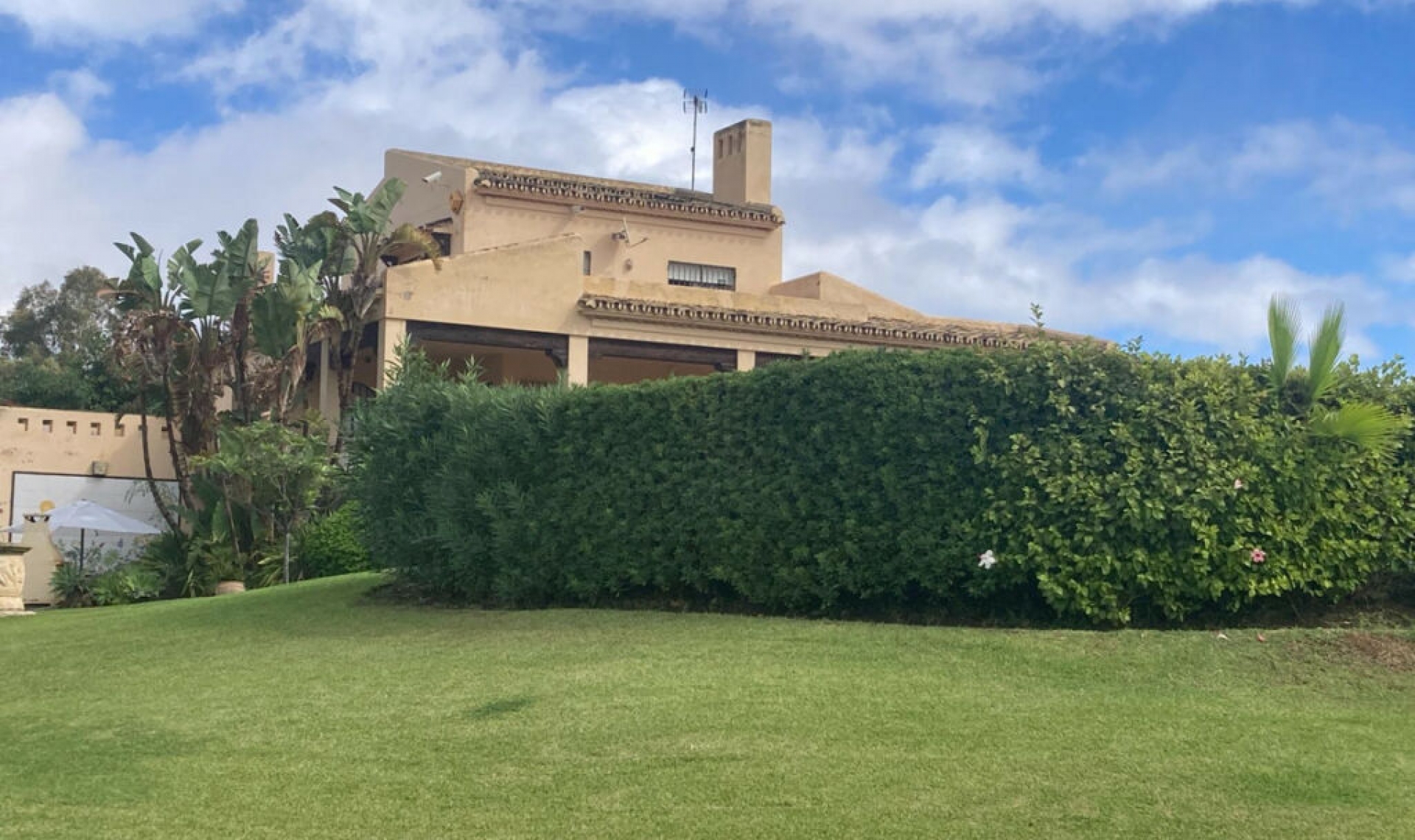 Resale - House -
Selwo