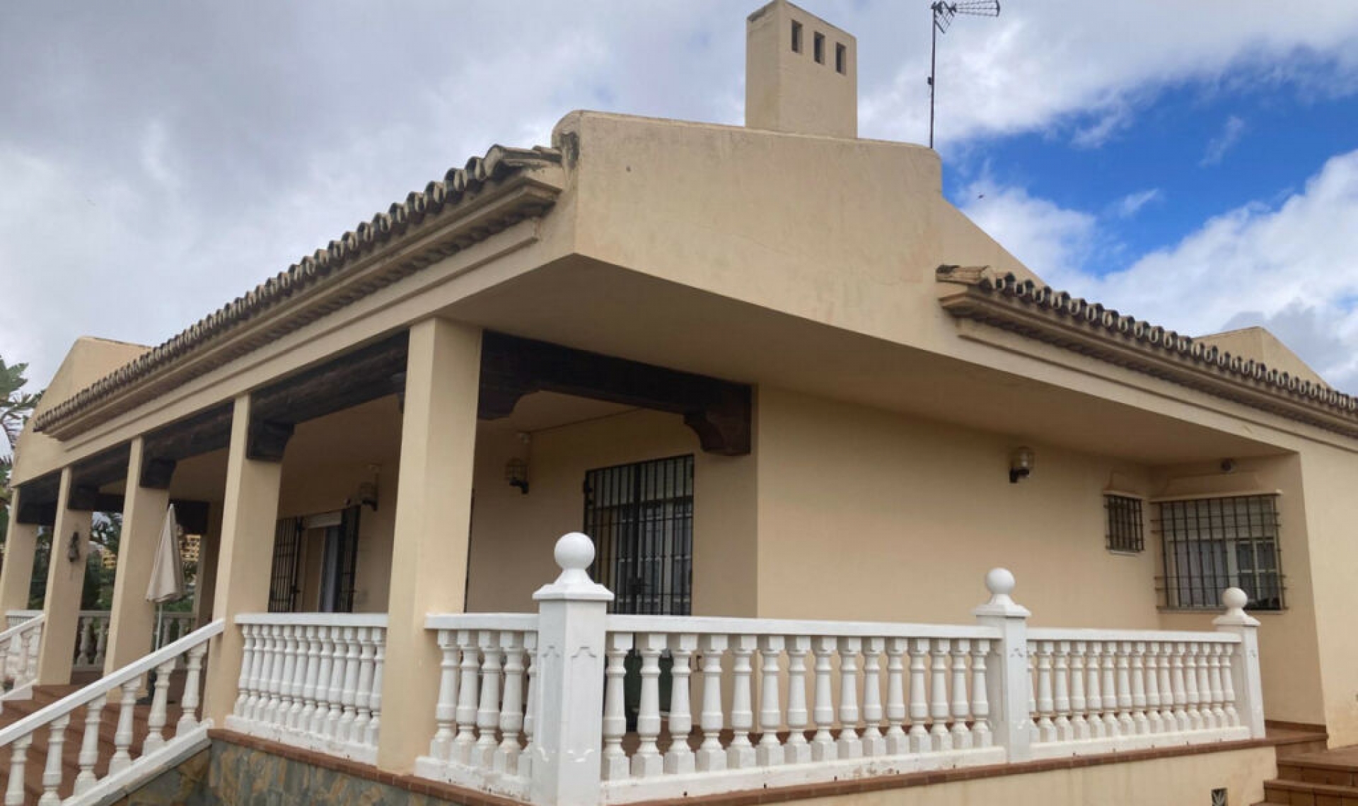 Resale - House -
Selwo