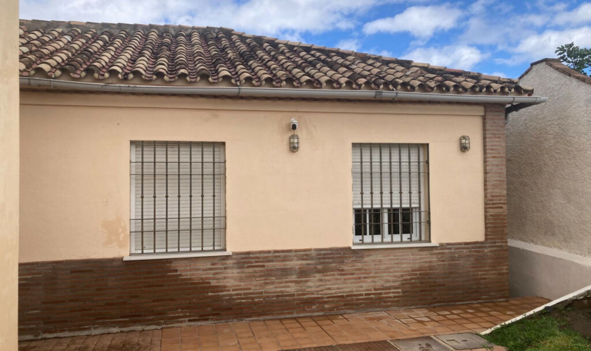 Resale - House -
Selwo