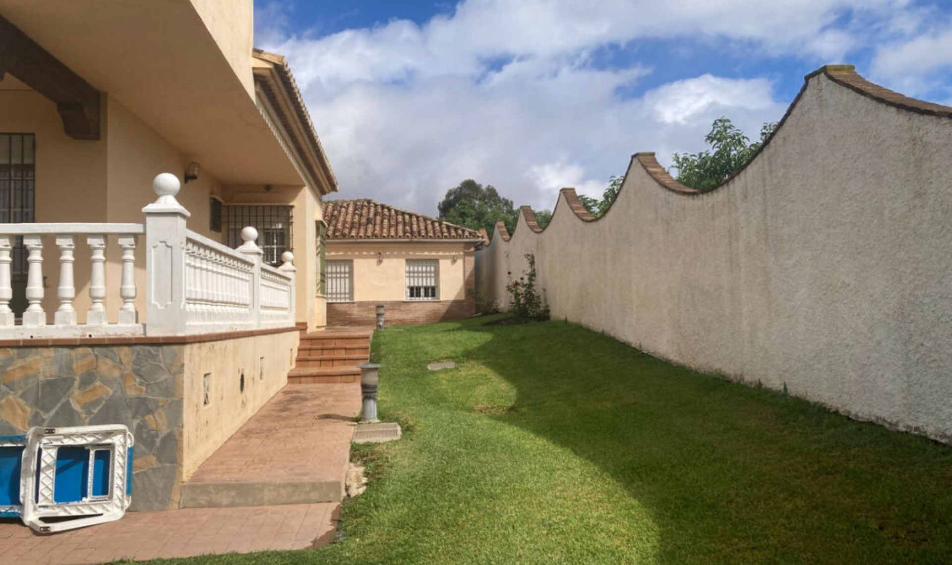 Resale - House -
Selwo