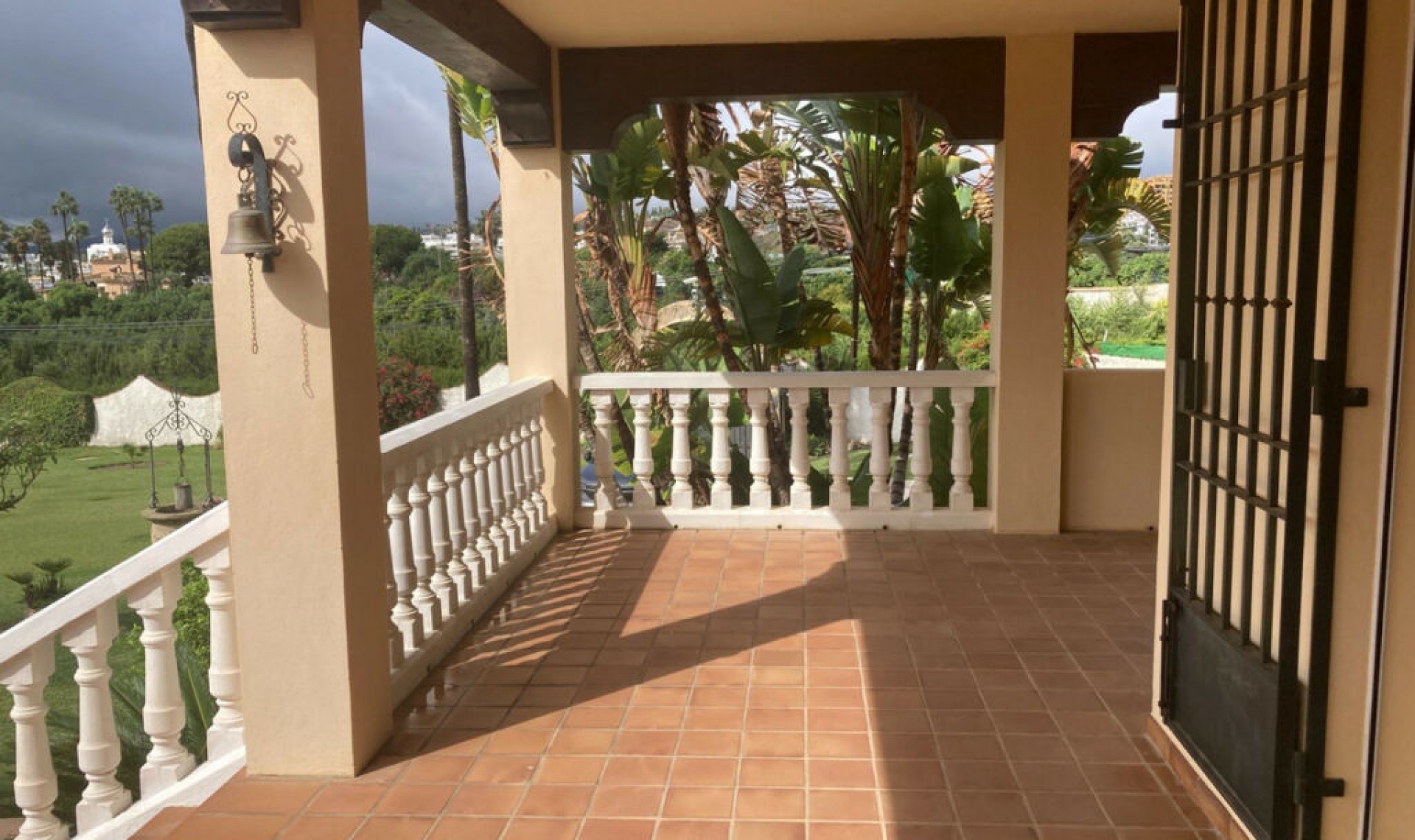 Resale - House -
Selwo