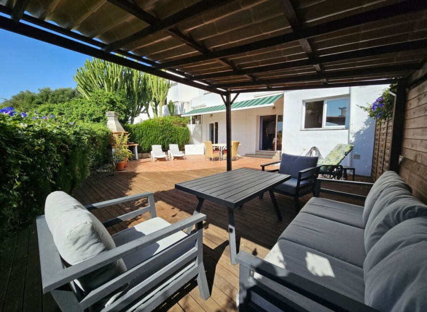 Resale - House -
Selwo