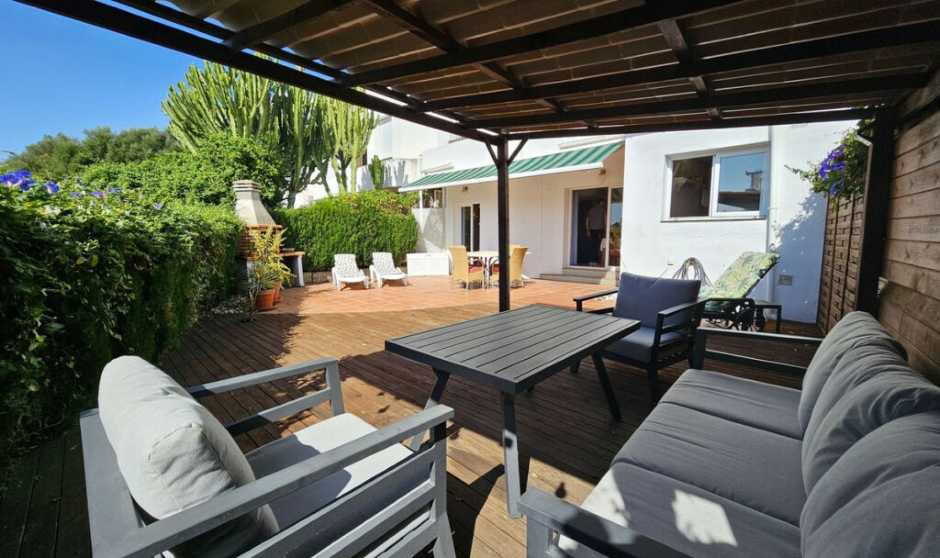 Resale - House -
Selwo