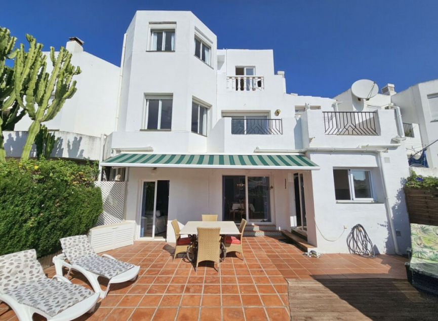 Resale - House -
Selwo
