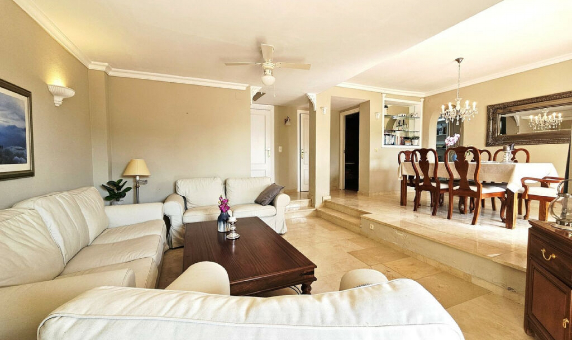 Resale - House -
Selwo