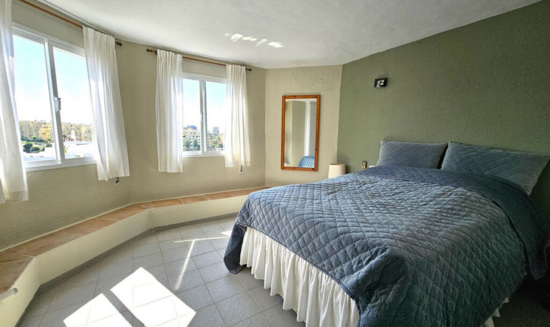 Resale - House -
Selwo