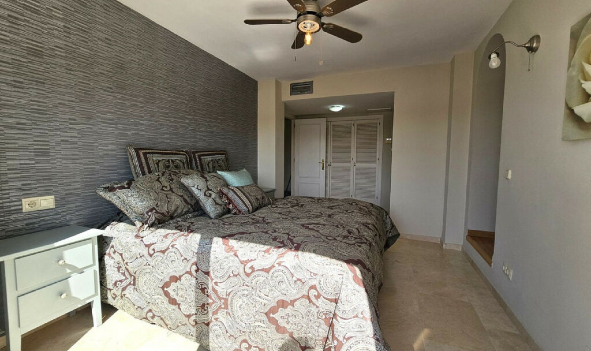 Resale - House -
Selwo