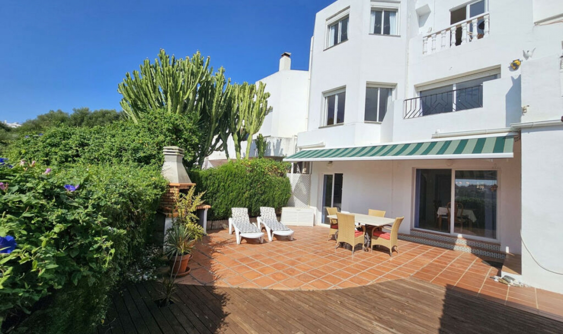 Resale - House -
Selwo