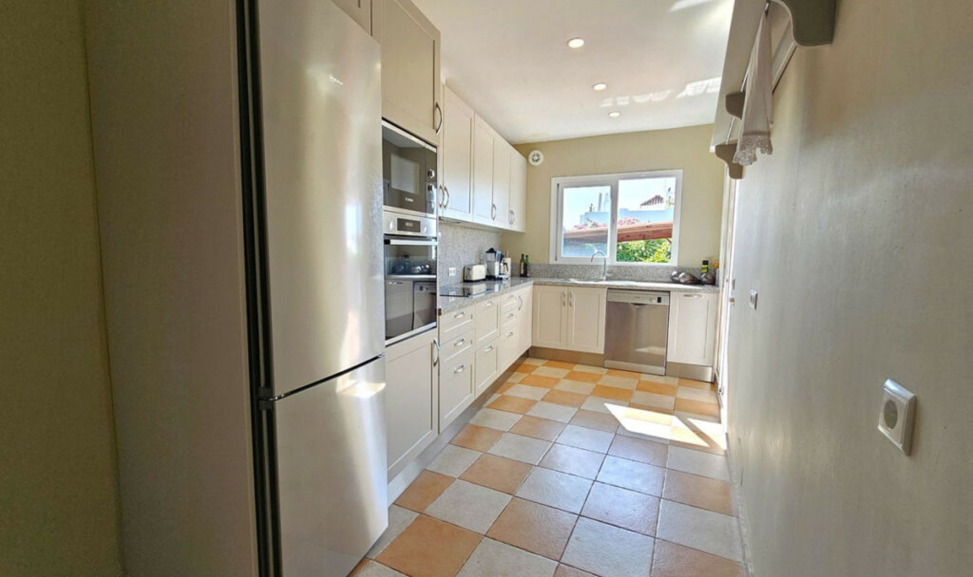 Resale - House -
Selwo