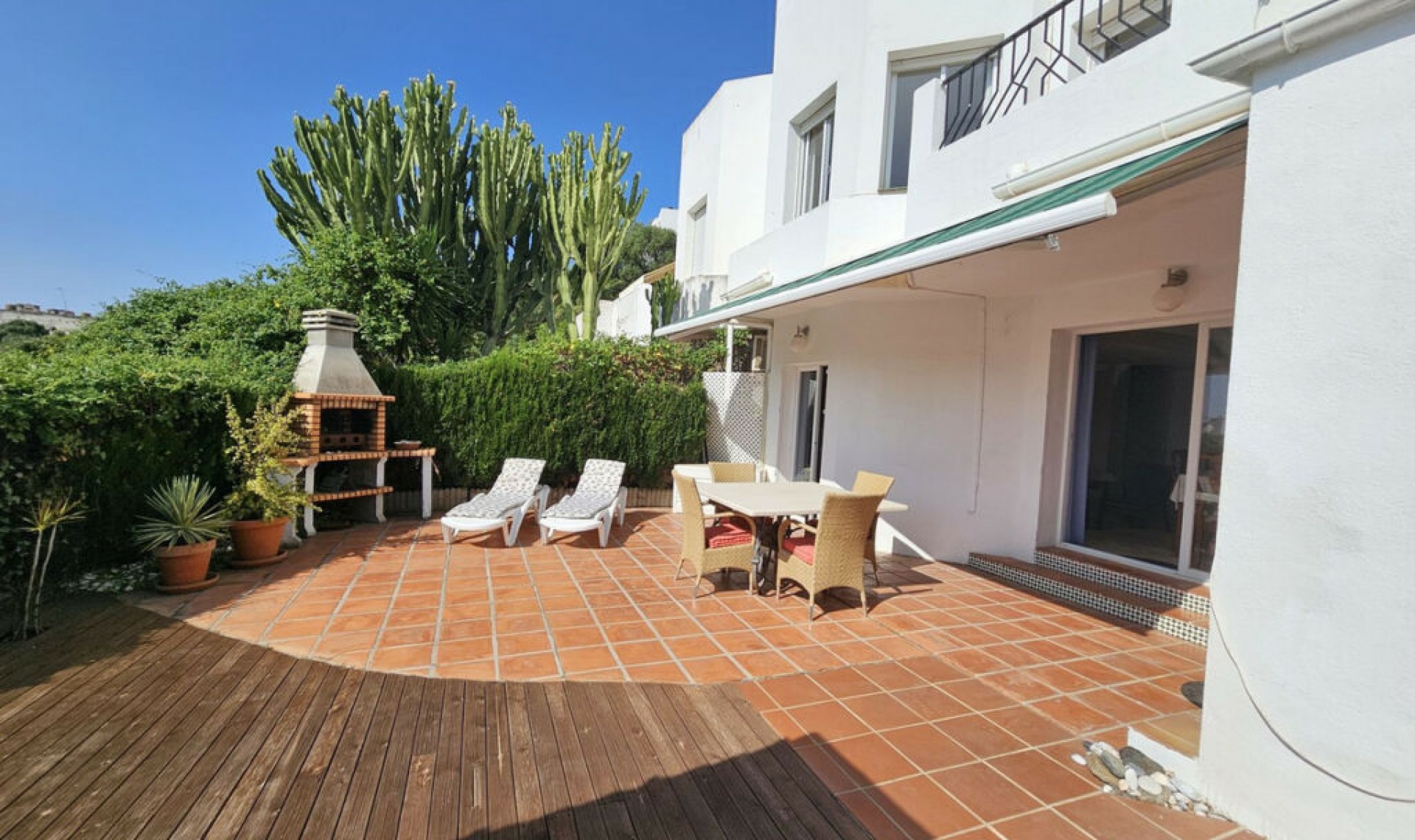 Resale - House -
Selwo