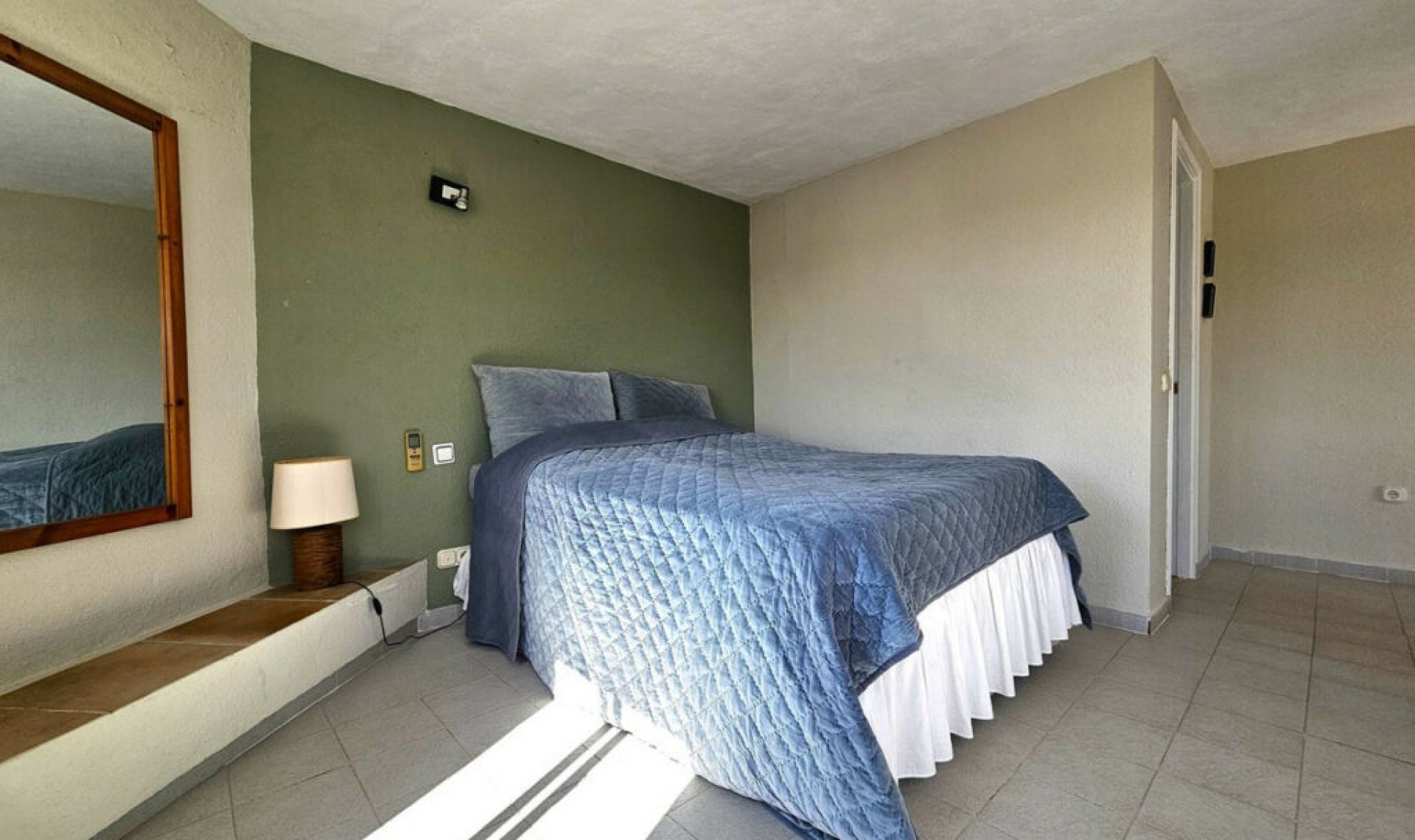 Resale - House -
Selwo