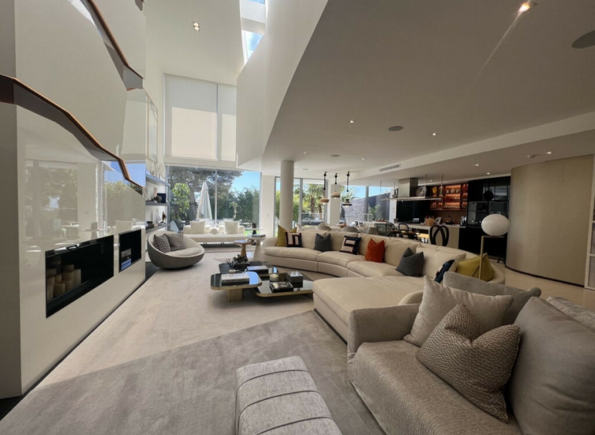Resale - House -
Sierra Blanca