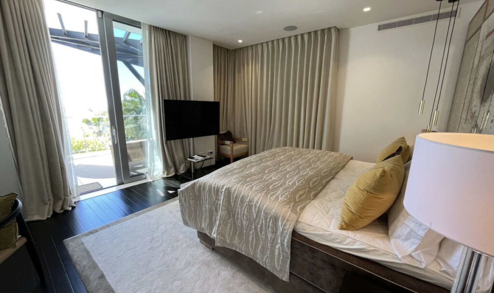 Resale - House -
Sierra Blanca
