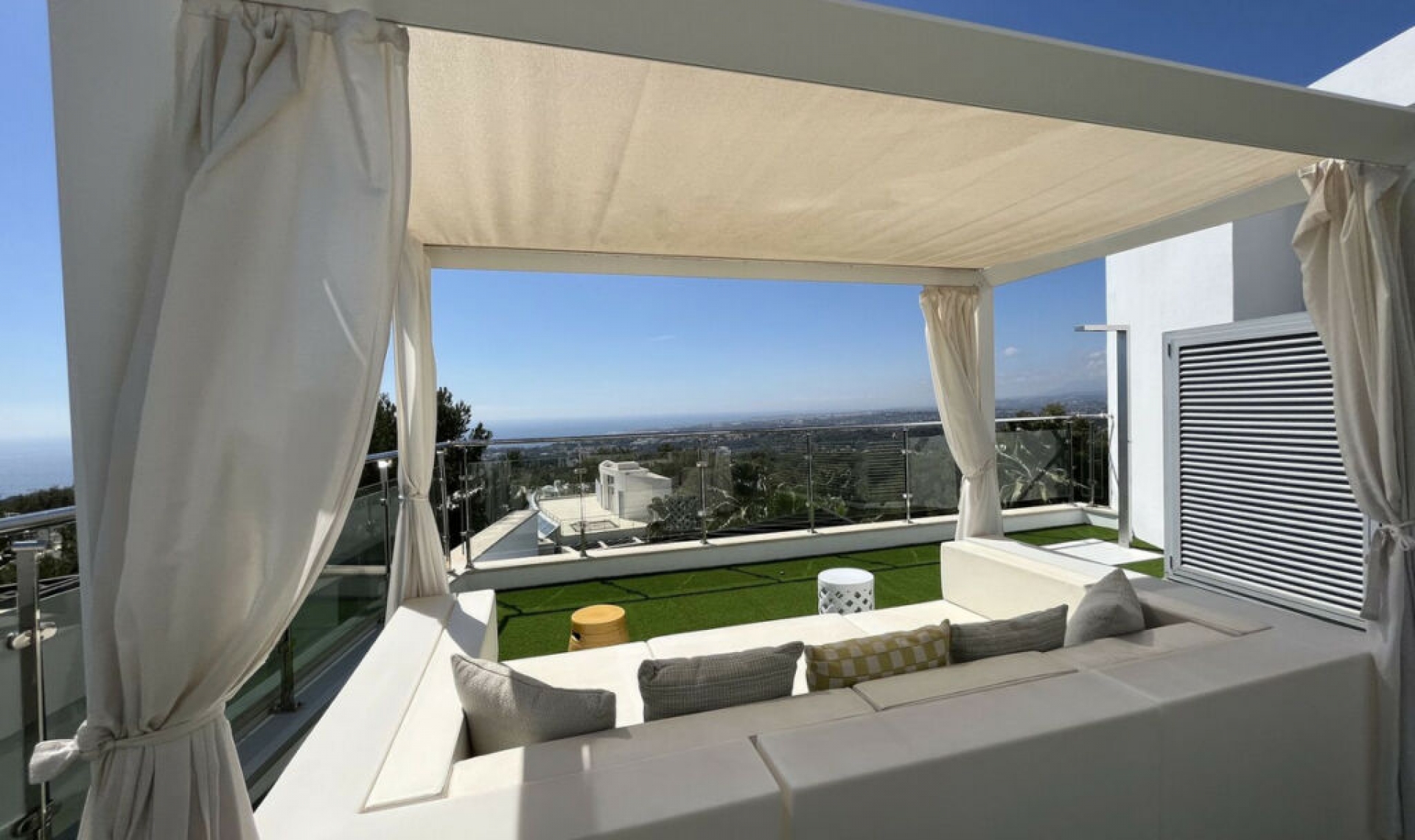 Resale - House -
Sierra Blanca