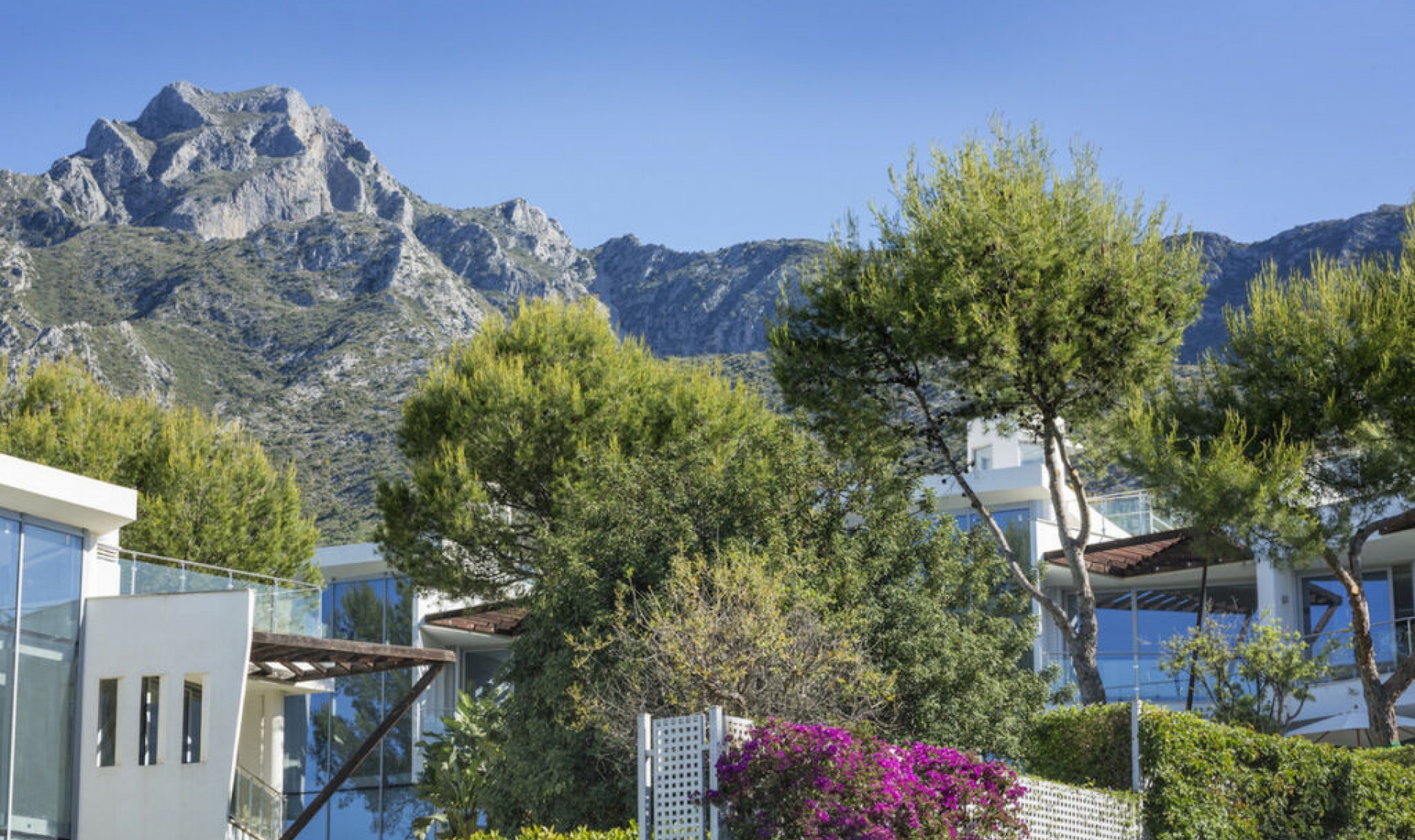 Resale - House -
Sierra Blanca