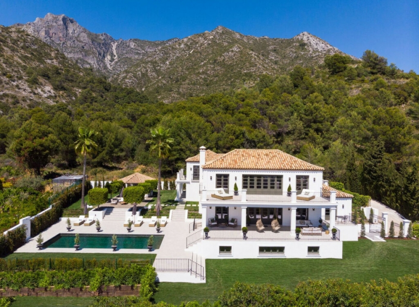 Resale - House -
Sierra Blanca