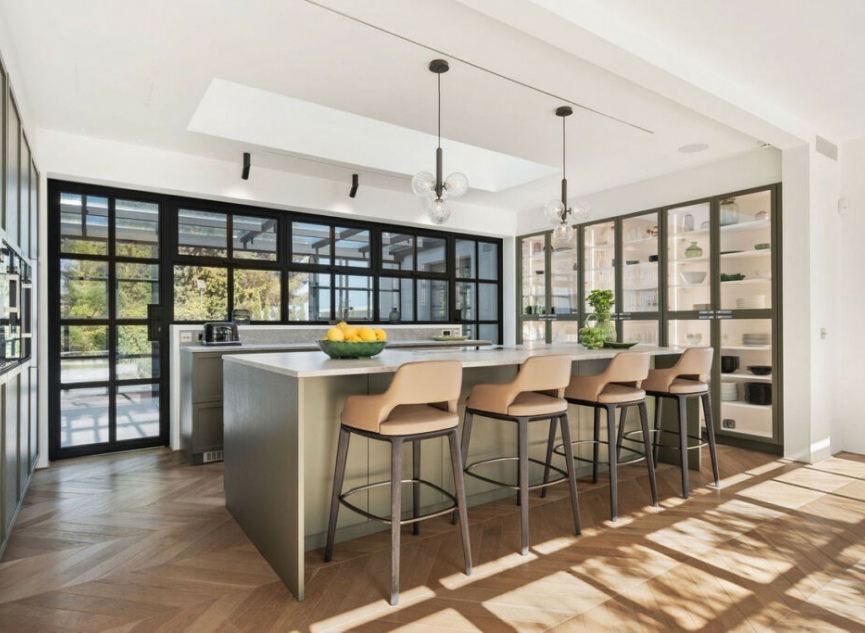 Resale - House -
Sierra Blanca