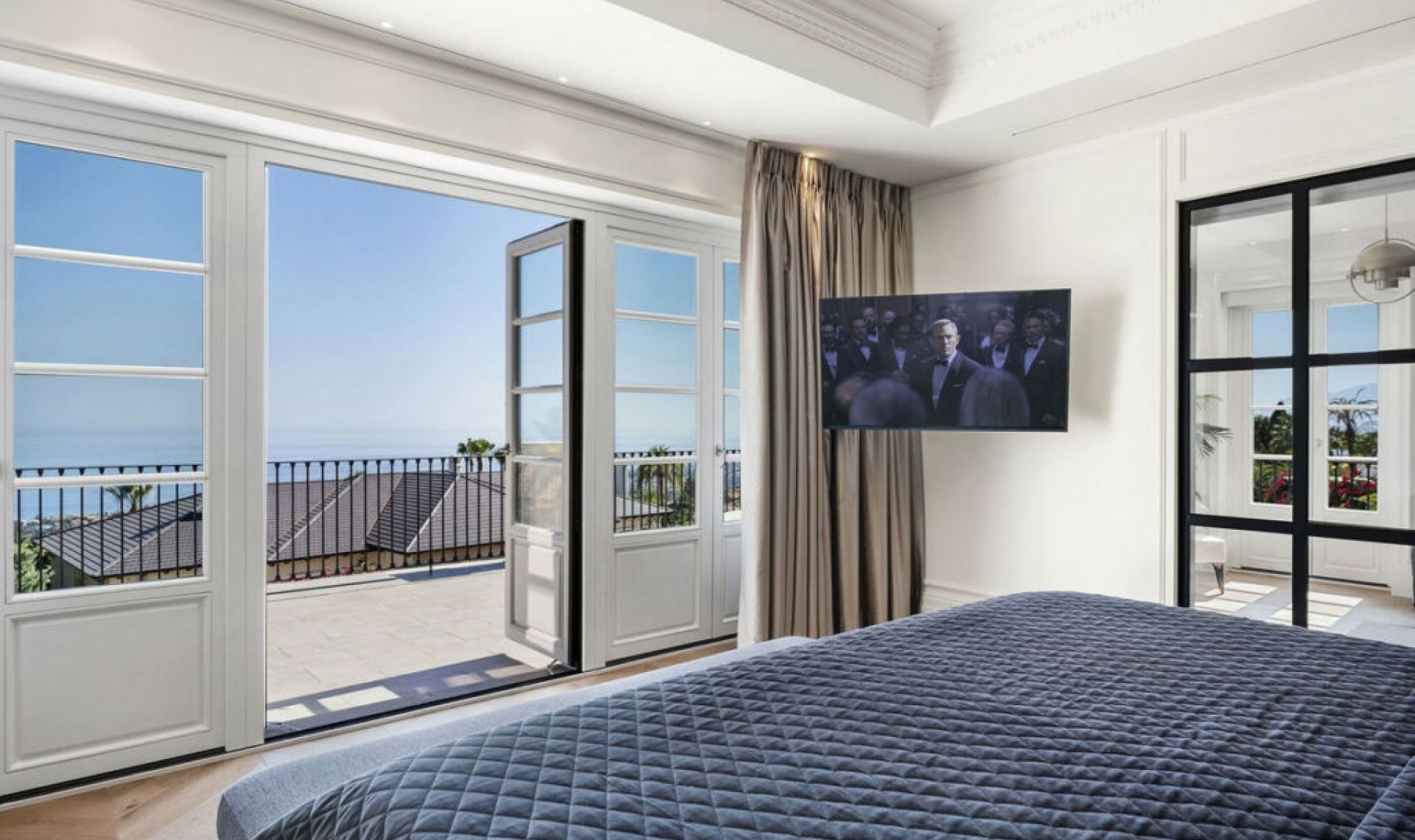 Resale - House -
Sierra Blanca